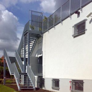 Fluchttreppe Stahlkonstruktion EDEKA Markt Berlin Wannsee